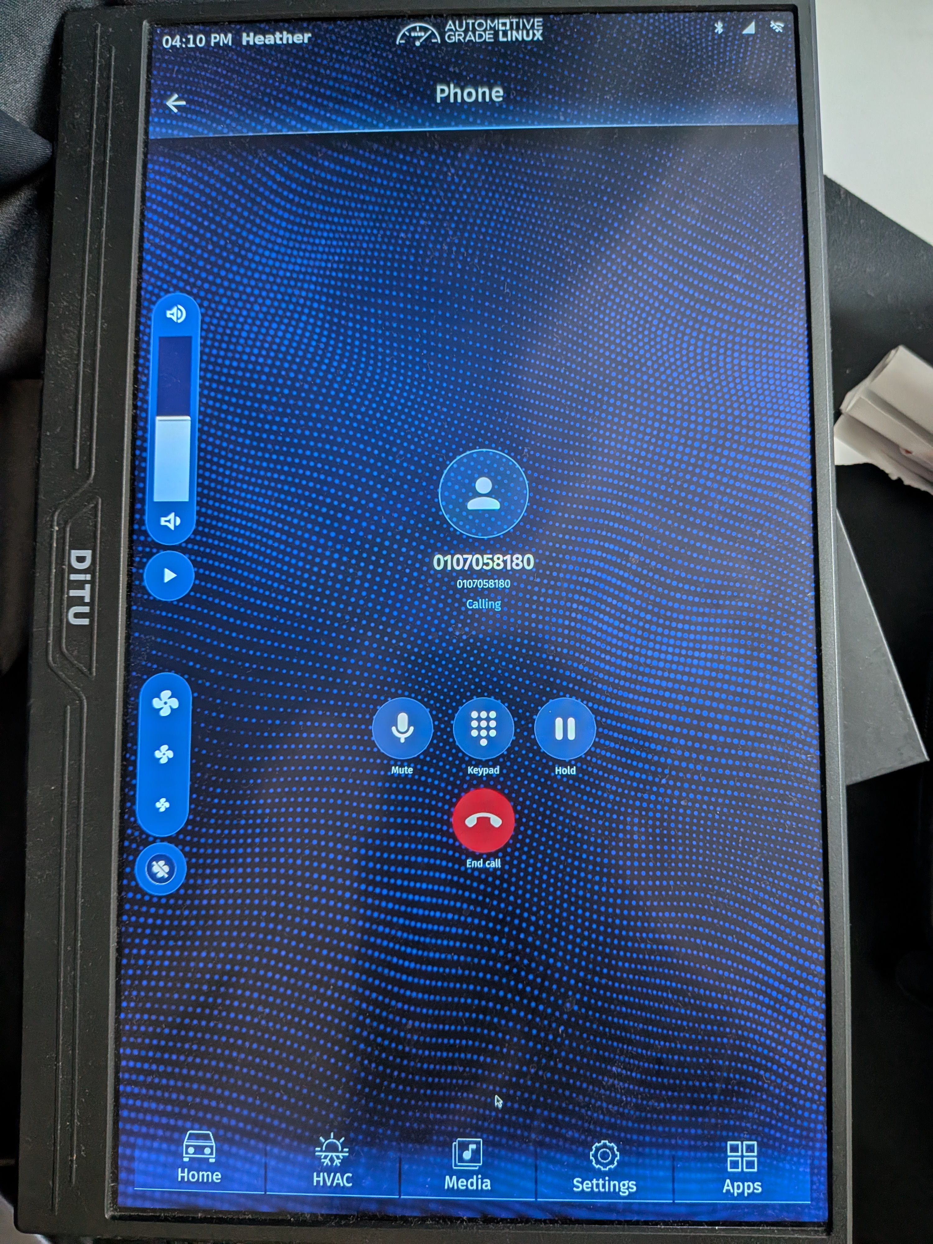 AGL active-call screen showing a calling number and large Mute, Keypad, Hold, and End call controls.